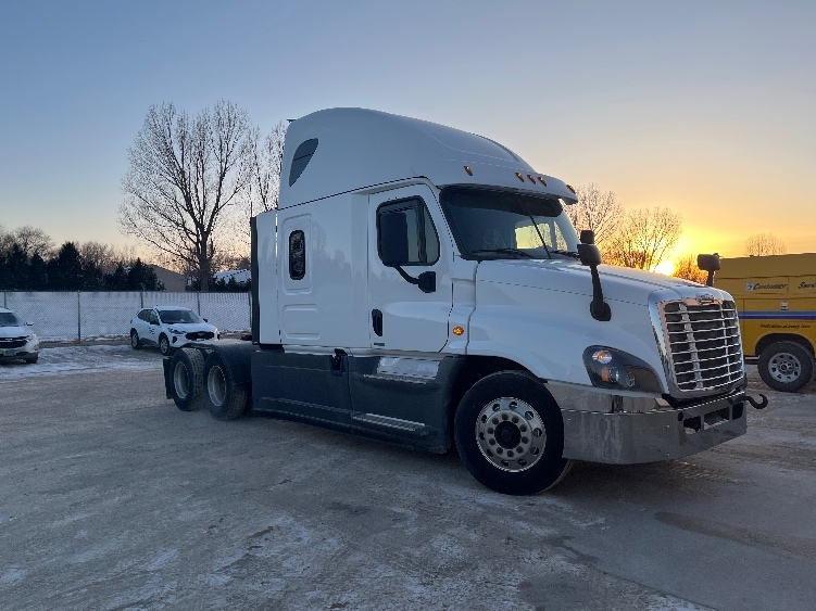 Used 2016 Freightliner Cascadia - photo 1