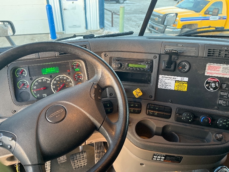 Used 2016 Freightliner Cascadia - photo 13