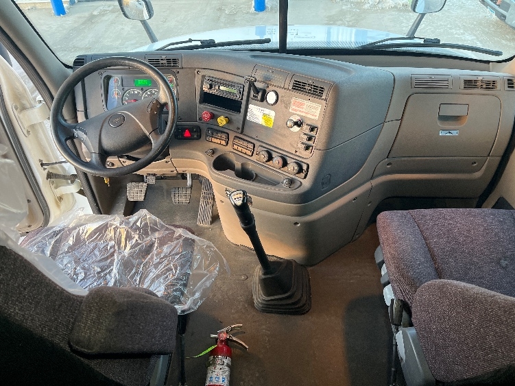 Used 2016 Freightliner Cascadia - photo 14