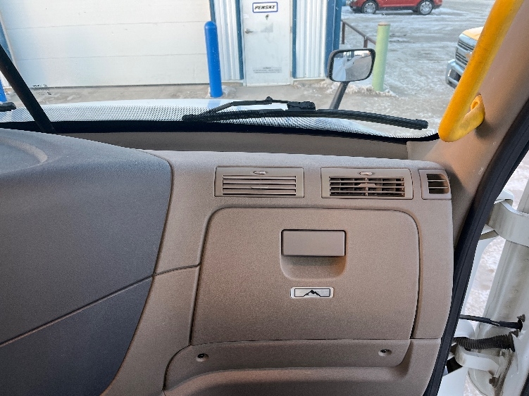 Used 2016 Freightliner Cascadia - photo 16