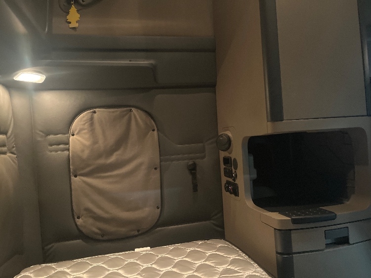 Used 2016 Freightliner Cascadia - photo 20