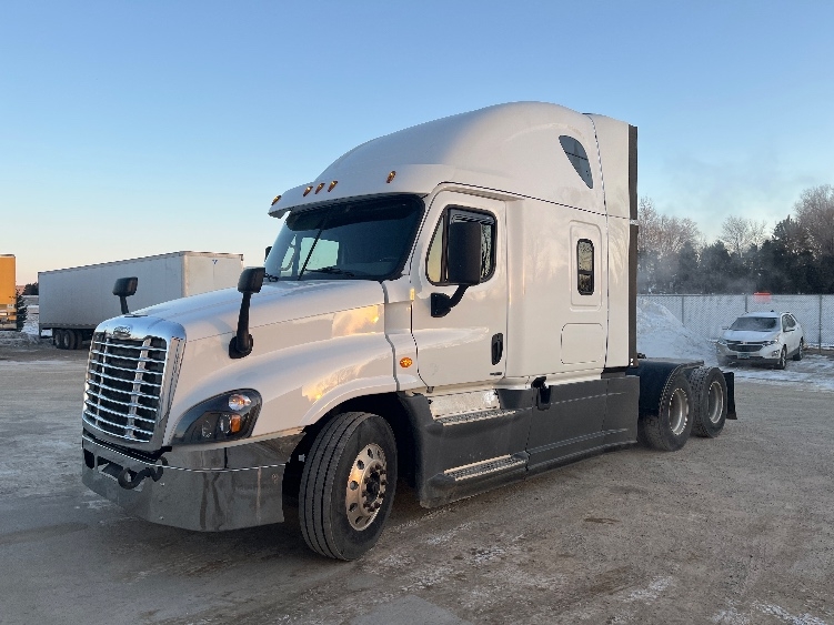 Used 2016 Freightliner Cascadia - photo 5