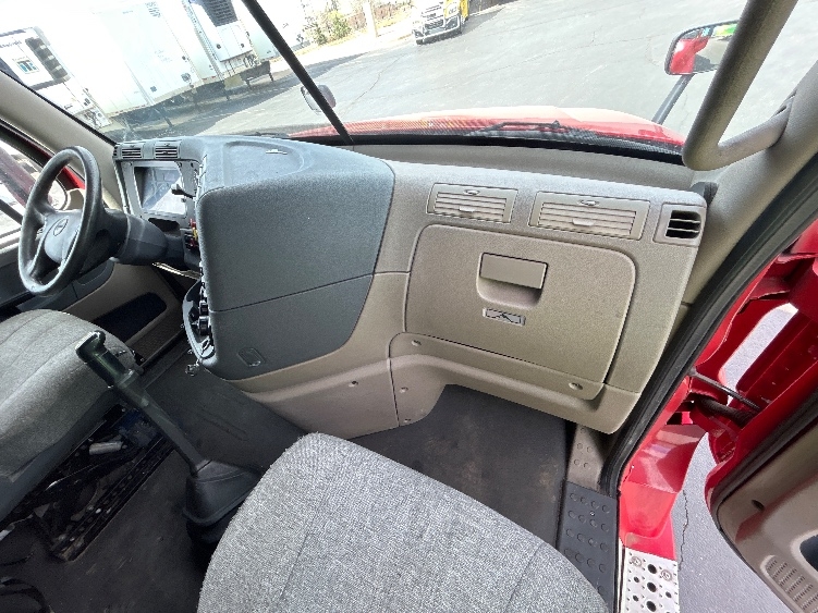 Used 2018 Freightliner Cascadia - photo 16