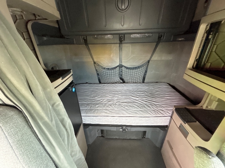 Used 2018 Freightliner Cascadia - photo 18