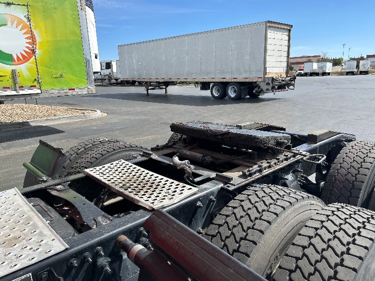 Used 2018 Freightliner Cascadia - photo 24