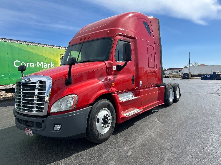 Used 2018 Freightliner Cascadia - photo 5