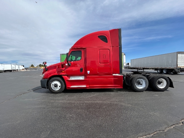 Used 2018 Freightliner Cascadia - photo 6