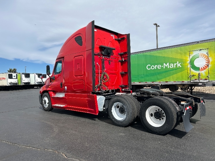 Used 2018 Freightliner Cascadia - photo 7