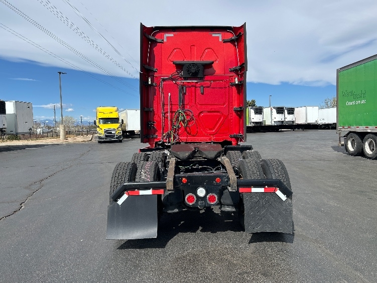 Used 2018 Freightliner Cascadia - photo 8