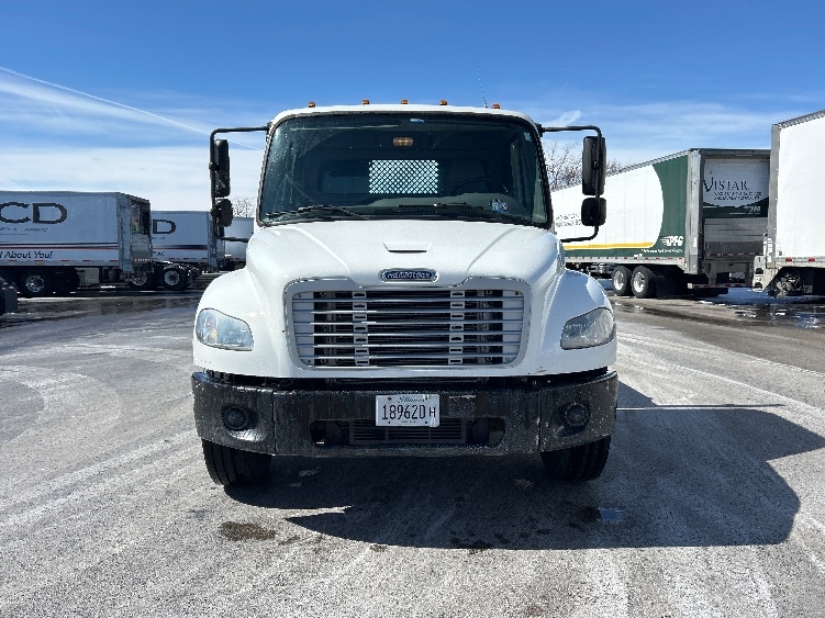 Used 2018 Freightliner M2 106 - photo 2