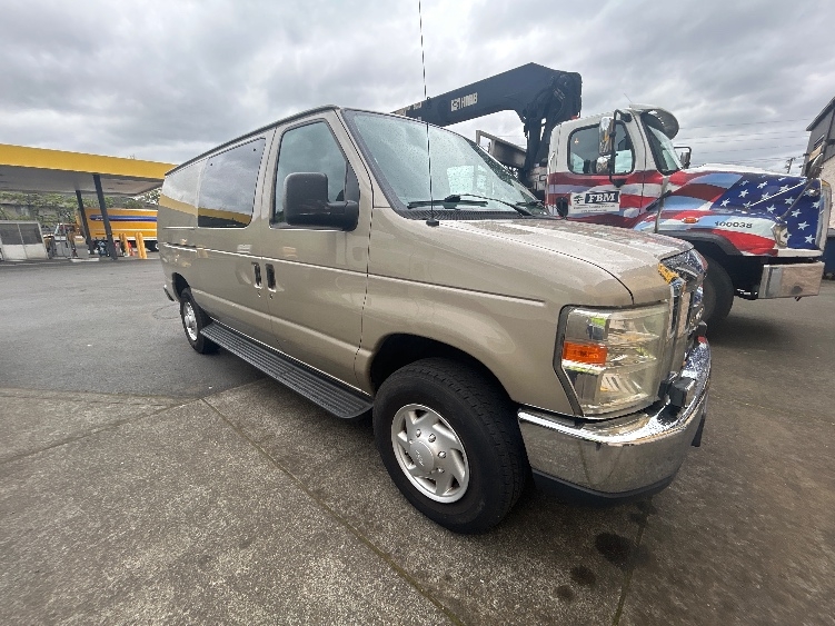 Used 2009 Ford E-250 - photo 1