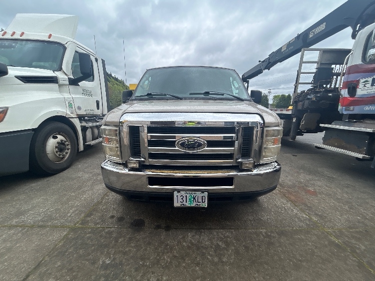 Used 2009 Ford E-250 - photo 2