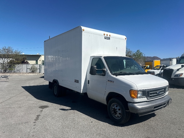 Used 2006 Ford E-450 - photo 1