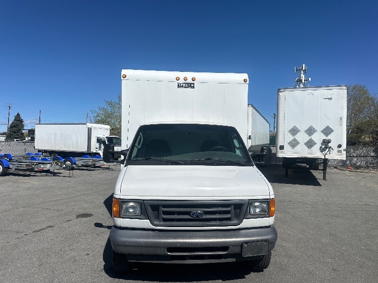 Used 2006 Ford E-450 - photo 2