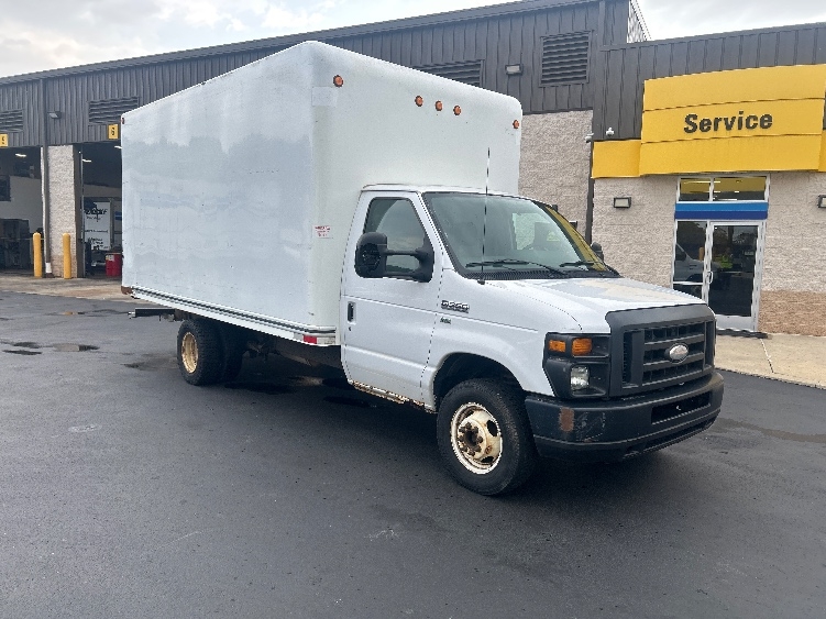 Used 2015 Ford E-350 - photo 1