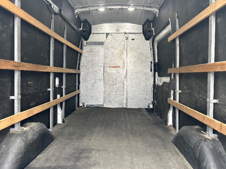 Used 2022 Ford Transit 250 - photo 9