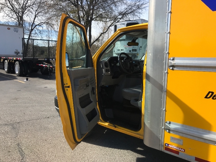 Used 2021 Ford E-350 - photo 18