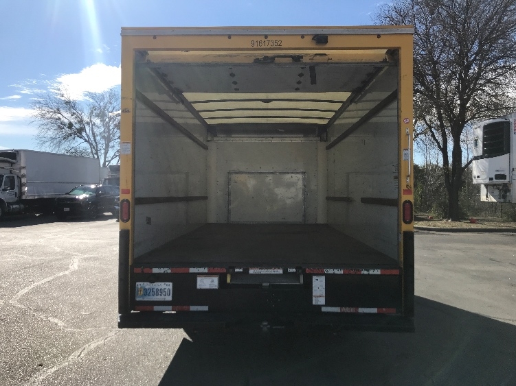 Used 2021 Ford E-350 - photo 10