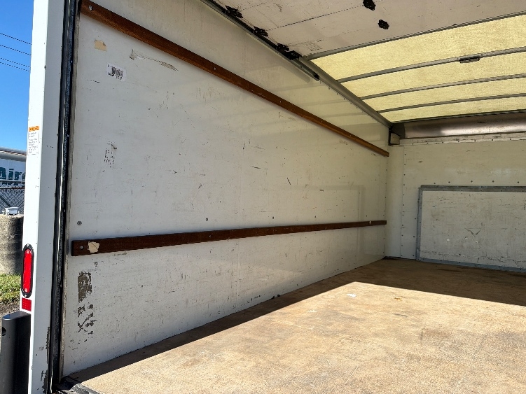 Used 2021 Ford E-350 - photo 12