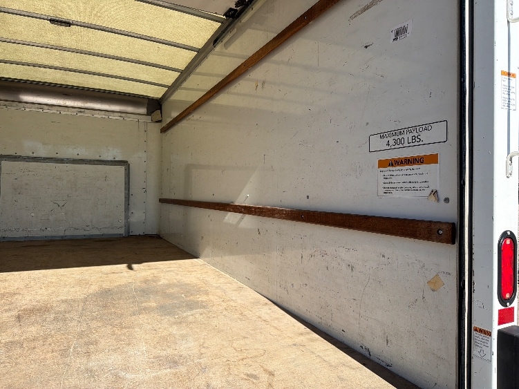 Used 2021 Ford E-350 - photo 13
