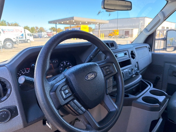 Used 2021 Ford E-350 - photo 18