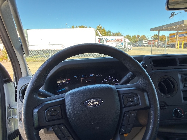 Used 2021 Ford E-350 - photo 19