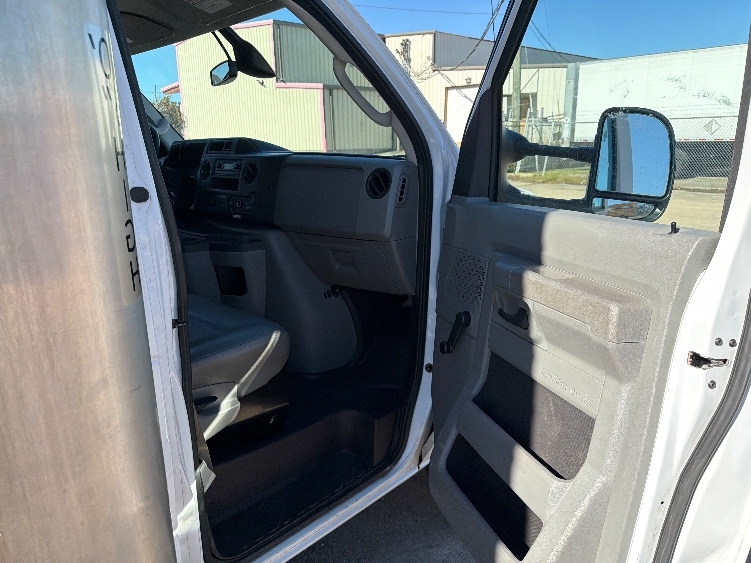 Used 2021 Ford E-350 - photo 21