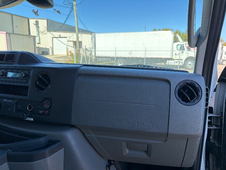 Used 2021 Ford E-350 - photo 22