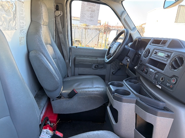 Used 2021 Ford E-350 - photo 23