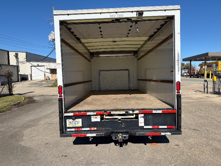 Used 2021 Ford E-350 - photo 10