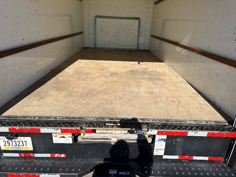 Used 2021 Ford E-350 - photo 11