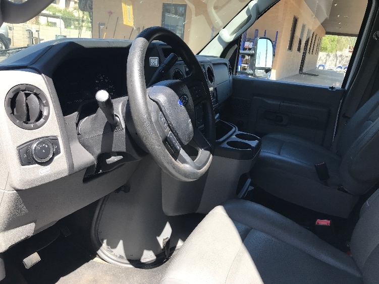 Used 2021 Ford E-350 - photo 18