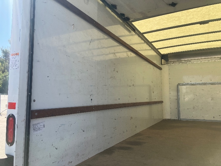 Used 2021 Ford E-350 - photo 12