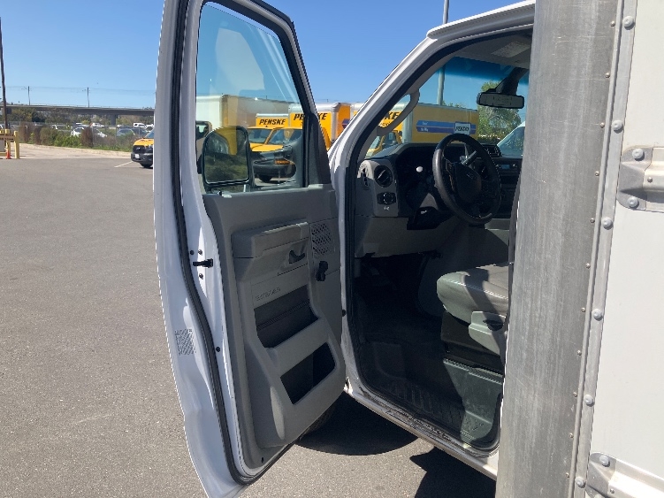 Used 2021 Ford E-350 - photo 17