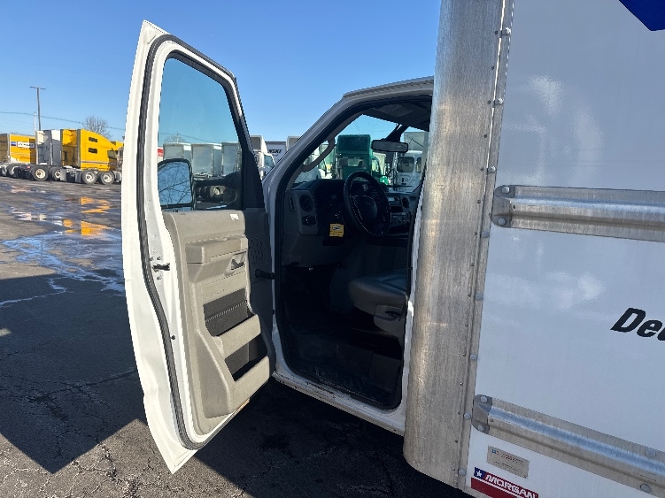 Used 2021 Ford E-350 - photo 14