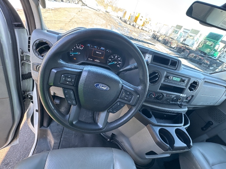 Used 2021 Ford E-350 - photo 16