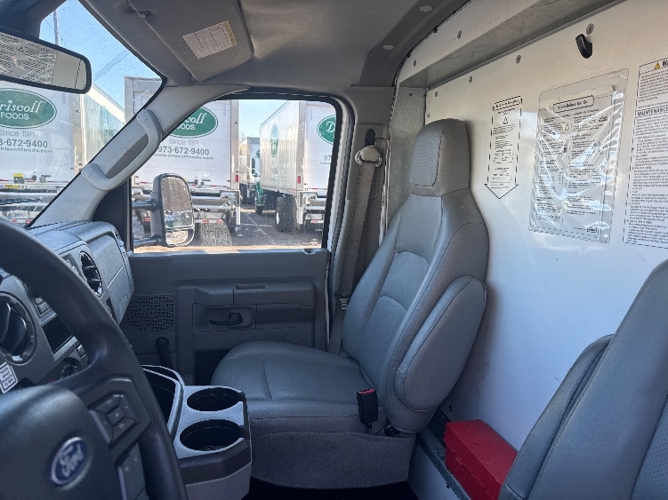 Used 2021 Ford E-350 - photo 17