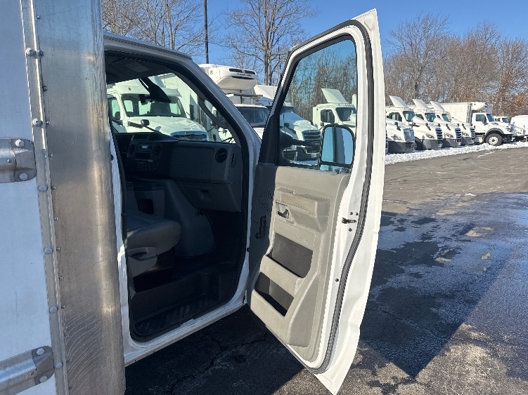 Used 2021 Ford E-350 - photo 18