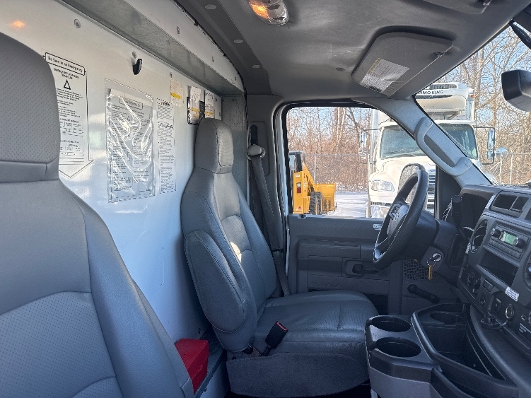 Used 2021 Ford E-350 - photo 20