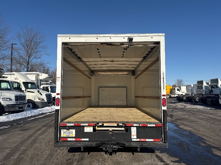 Used 2021 Ford E-350 - photo 8