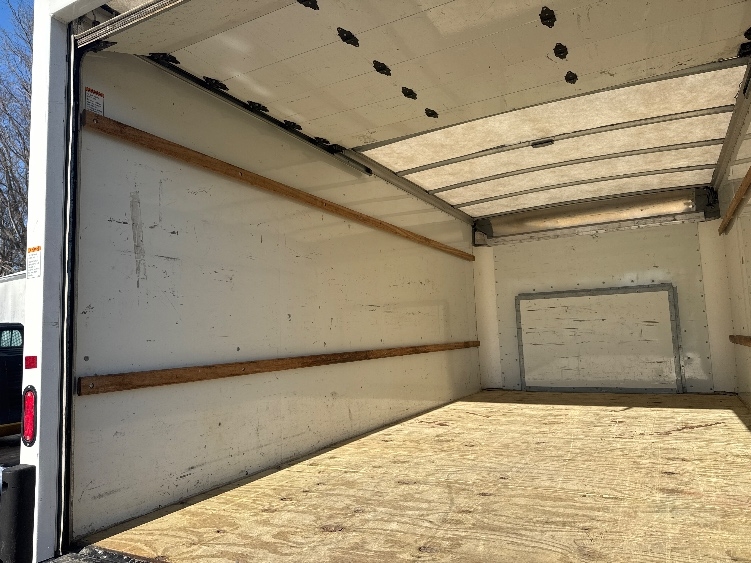 Used 2021 Ford E-350 - photo 9
