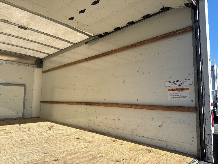 Used 2021 Ford E-350 - photo 10
