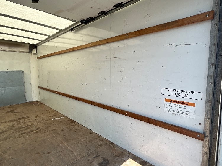 Used 2021 Ford E-350 - photo 14