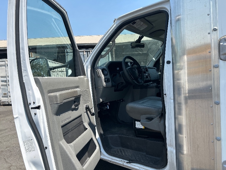 Used 2021 Ford E-350 - photo 18