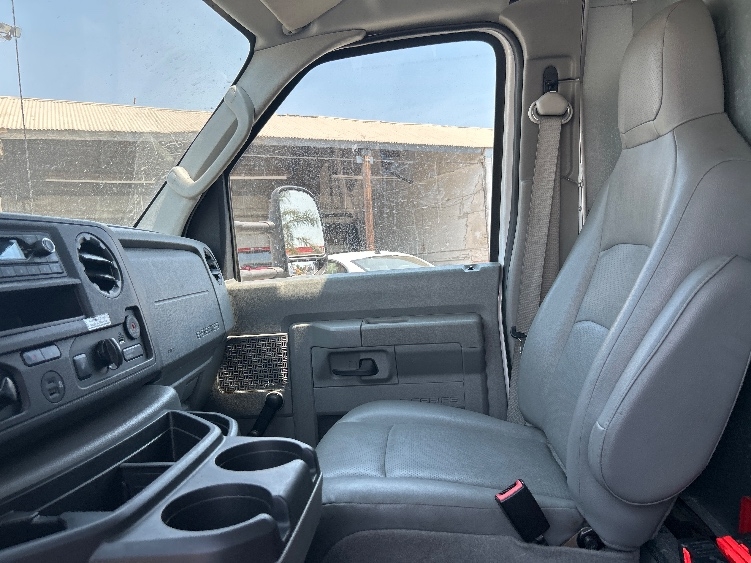 Used 2021 Ford E-350 - photo 21