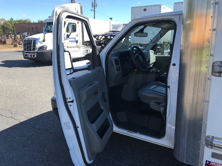 Used 2021 Ford E-350 - photo 18