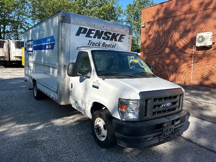 Used 2021 Ford E-350 - photo 1