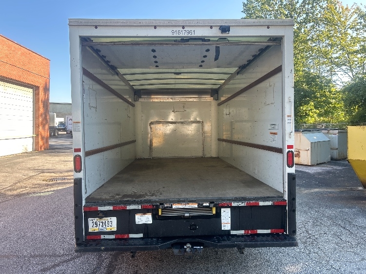 Used 2021 Ford E-350 - photo 9