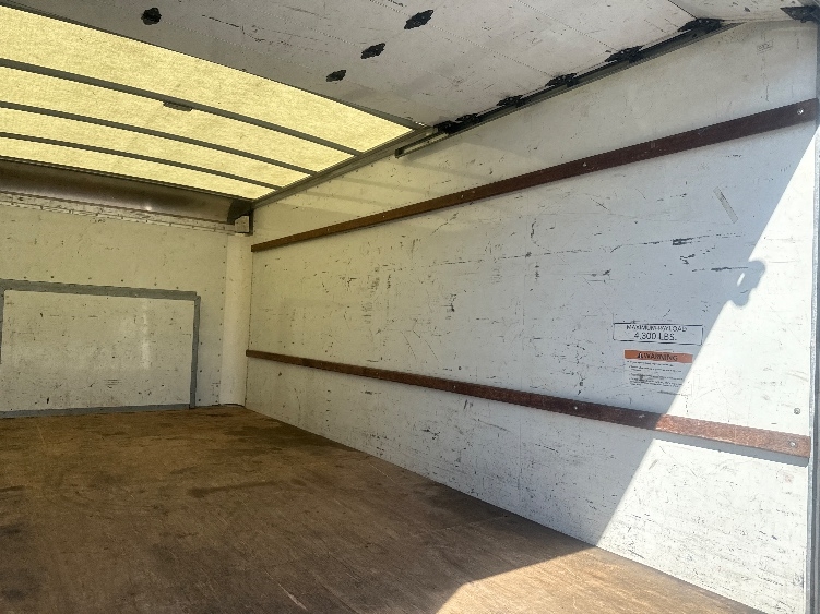 Used 2021 Ford E-350 - photo 14