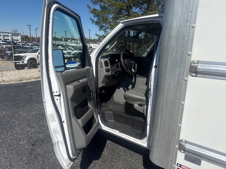 Used 2021 Ford E-350 - photo 18